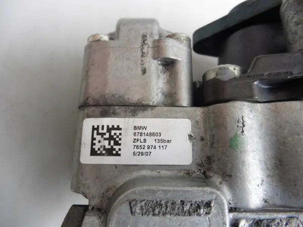 Pompe de direction OEM 678084803 pour BMW Série 5 image 7