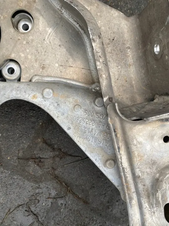 Mercedes S-klass W222 Bakaxel Släde OEM 250867 image 3