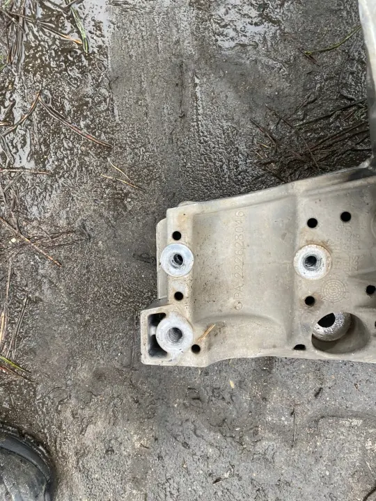 Mercedes S-klass W222 Bakaxel Släde OEM 250867 image 4