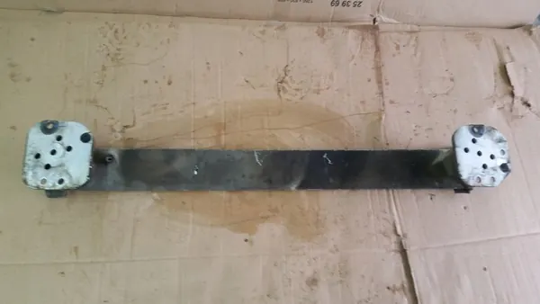 Etupuskuri Citroen C4 Picasso 06- image 3