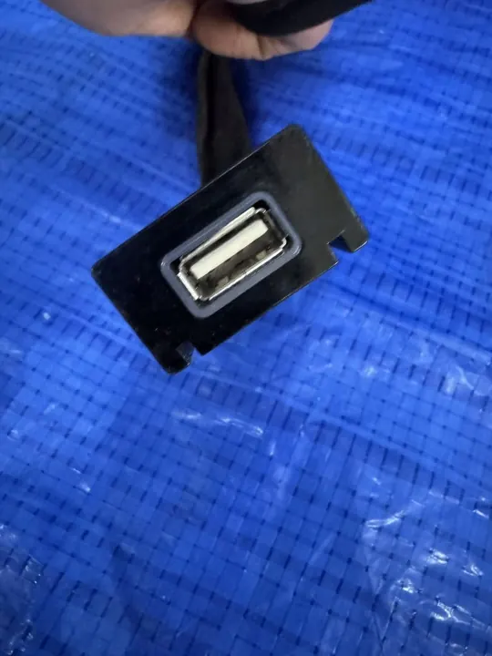 Tomada USB OEM 96120-J9600 para Hyundai Kona I Elétrico image 3