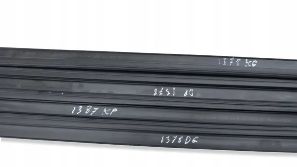 Joint de vitre porte arrière Tesla Model Y OEM AMD228320 image 5