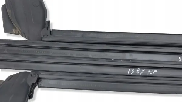 Joint de vitre porte arrière Tesla Model Y OEM AMD228320 image 6