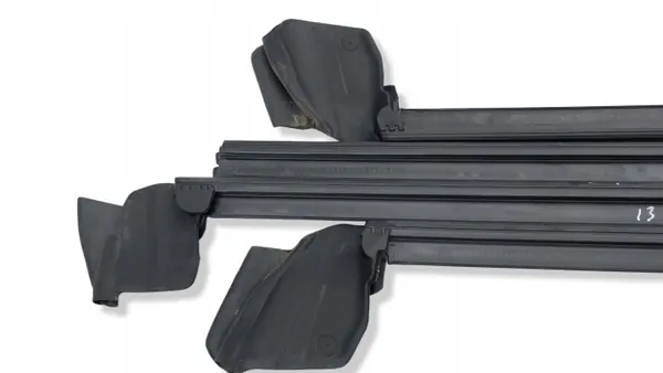 Joint de vitre porte arrière Tesla Model Y OEM AMD228320 image 7