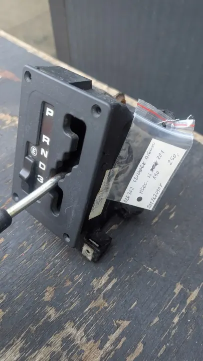 Macaco Mercedes 190 W201 OEM 2012670905 - Usado image 2