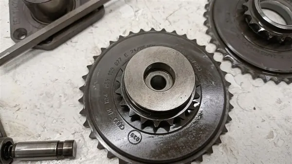 Kamrem Spännare Audi A6 C6 A4 B7 2.7 TDI 079109570AP image 10