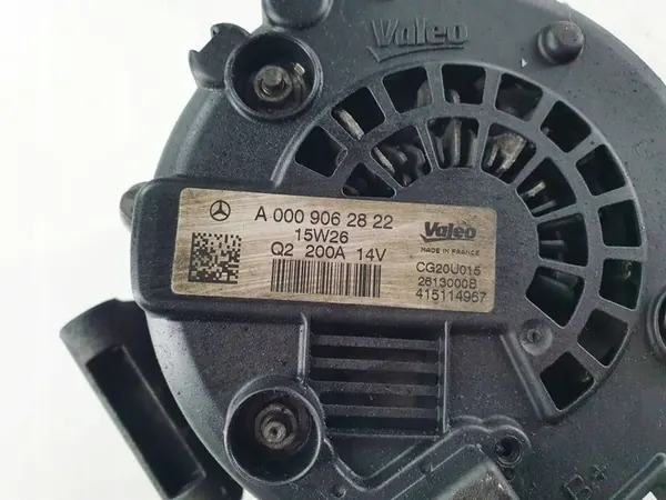 Mercedes C-sarja W205 2015 2.2 CDI Generaattori A0009062822 image 2