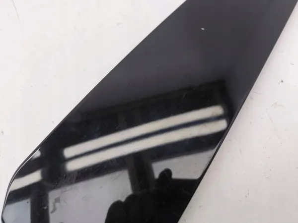 Fönstertätning höger sida Audi A5 2024 OEM 8W8853290 image 4