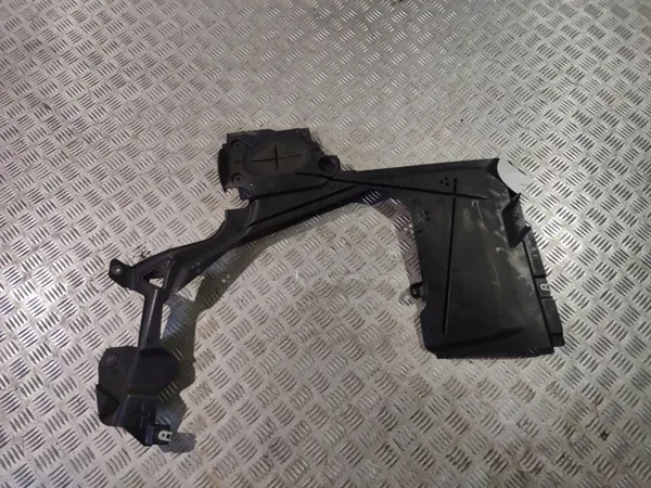 Protector inferior tanque BMW OEM 7290808 - Usado image 2