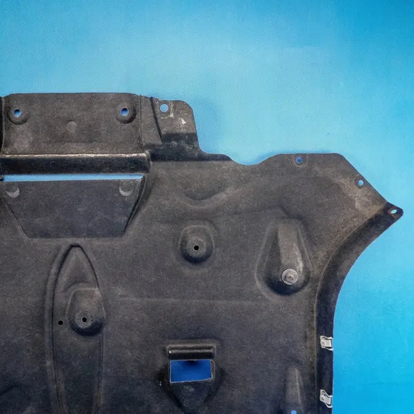 Motor- och transmissionsskydd Audi A8 2010-2017 OEM image 2