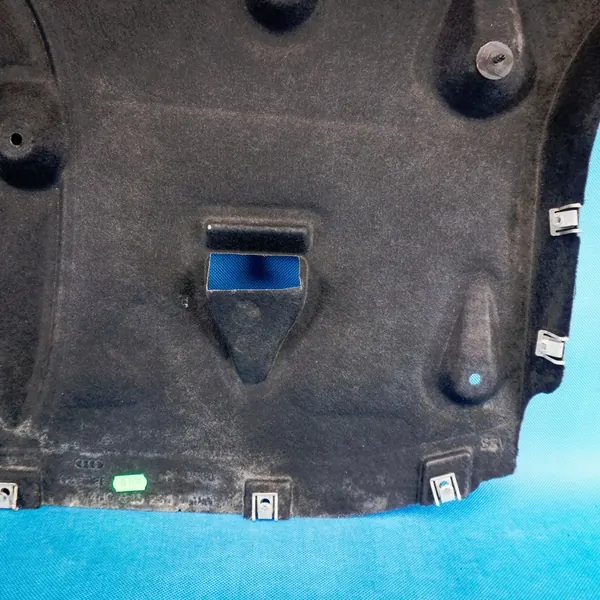 Motor- och transmissionsskydd Audi A8 2010-2017 OEM image 3