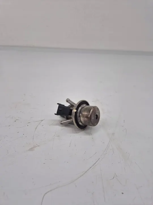 Inyector AdBlue BMW OE 8579894 usado image 5