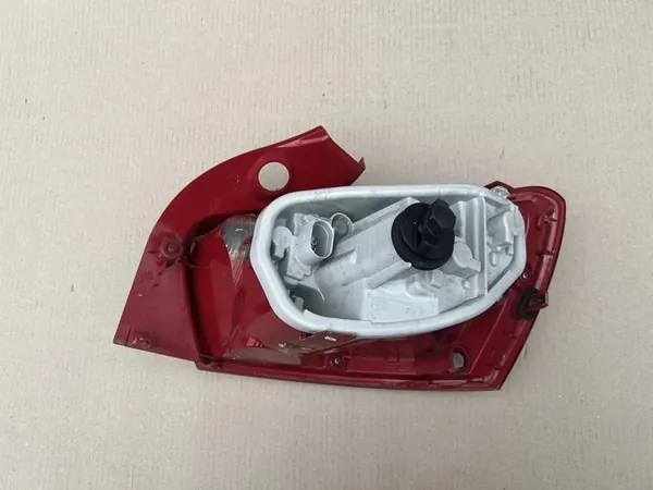 SEAT IBIZA 6J4 IV 5D Lámpara Trasera Izquierda Roja Plástico OEM image 2