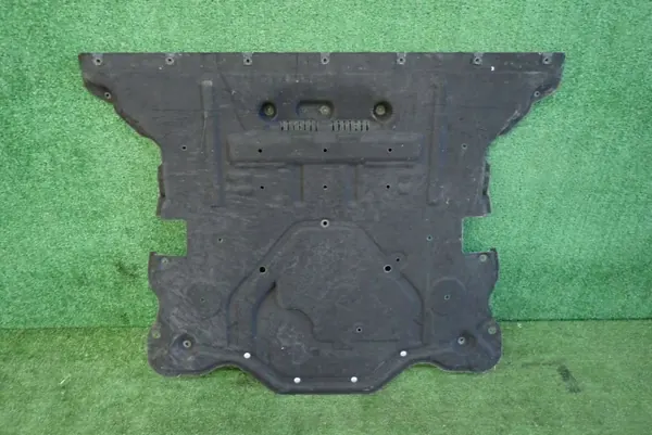 OEM 06701573690 Moottorisuojus Maserati Grecale image 2