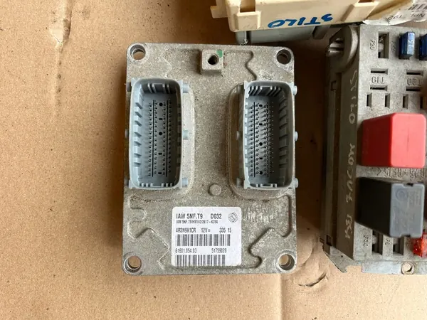 Unité de contrôle moteur Fiat Stilo 2001-2007 image 2
