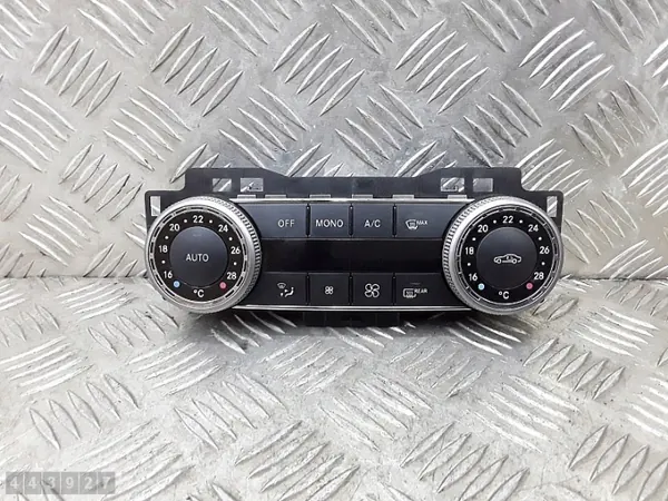 Module climatisation Mercedes Classe C OEM 2048300590 image 2
