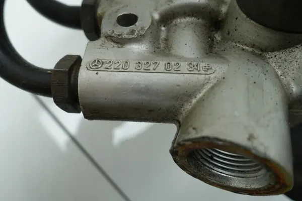 Mercedes ABC-venttiili 2203270231 - W220 W215 CL R230 image 3