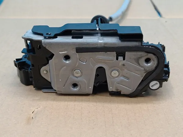 VÄNSTER BAKDÖRRSLOCK SKODA KODIAQ 2022 OEM 5TA839015Q image 3