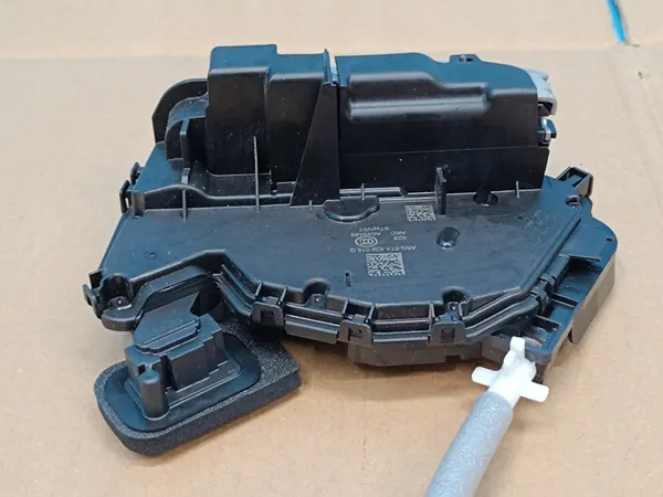 VÄNSTER BAKDÖRRSLOCK SKODA KODIAQ 2022 OEM 5TA839015Q image 4