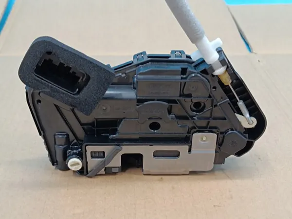 VÄNSTER BAKDÖRRSLOCK SKODA KODIAQ 2022 OEM 5TA839015Q image 5