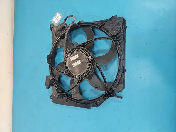 BMW X3 E83 Radiatorventilator OEM 6925702 - Gebruikt image 3