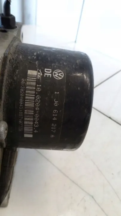 Pompe ABS OEM 1J0614217A pour Audi A3 8L 1.8 image 3