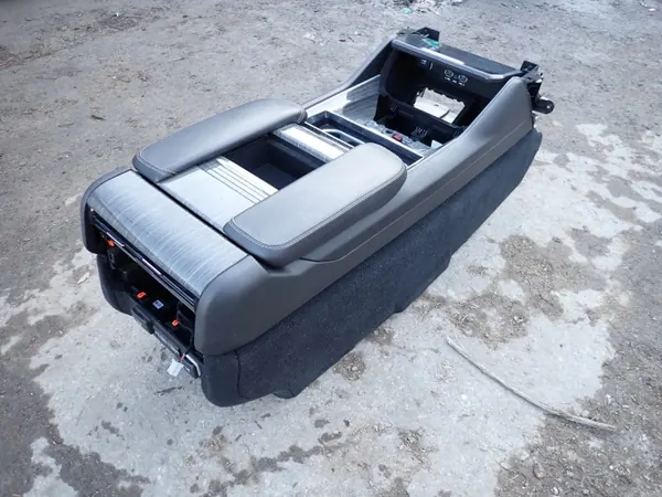 OEM adgftsfgnfn aaa Accoudoir Console Centrale Jeep Wagoneer image 3