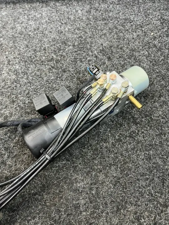 Bomba de teto Peugeot 206 CC Cabrio OEM 9639025080 image 2