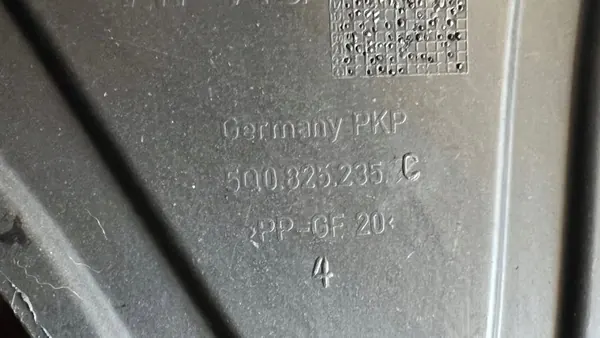 Placa de cubierta motor OEM 5Q0825235C para VW image 7