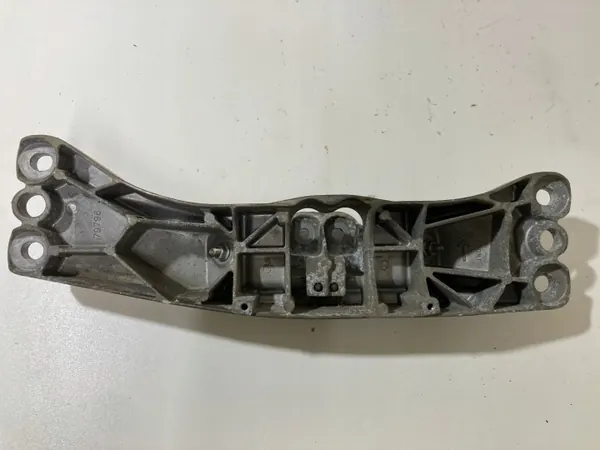 Växellådsfäste fram OEM P20897882 för Camaro VI image 3