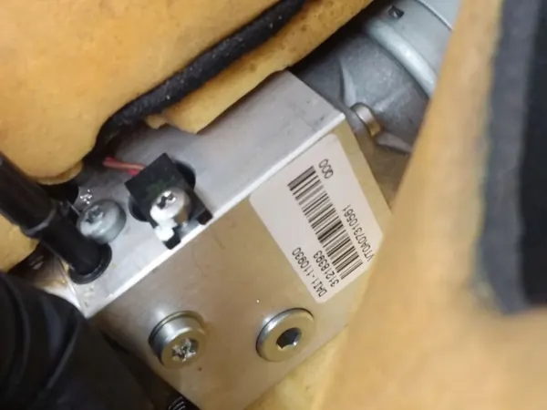 Volvo V70 III bagageluckpump OEM 30674842 image 3