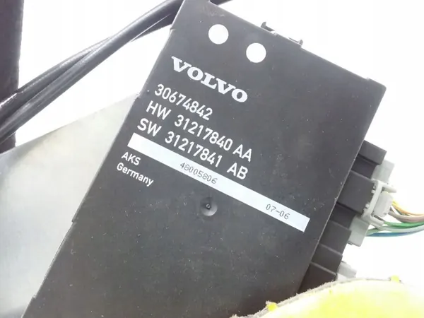 Volvo V70 III bagageluckpump OEM 30674842 image 4