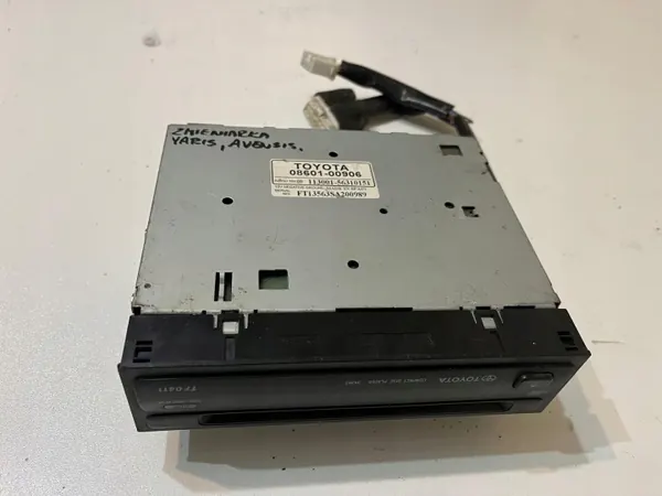 Toyota CD-wisselaar OEM 08601-00906 - Gebruikt image 4