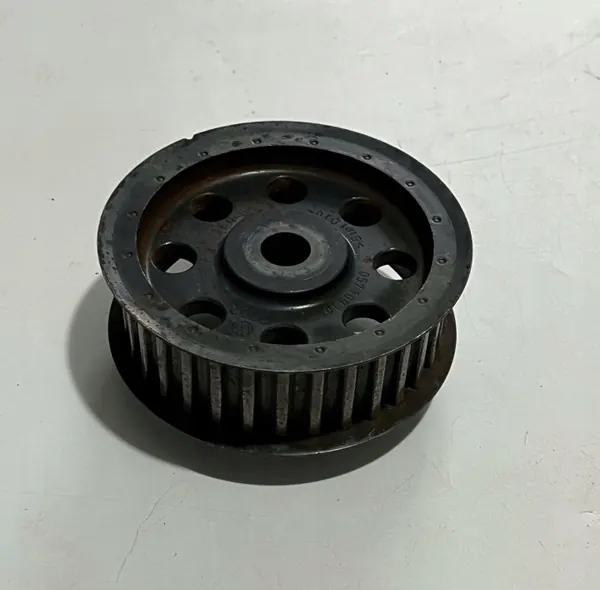 Audi jakohihnapyörä OEM 057109105D - Käytetty image 2