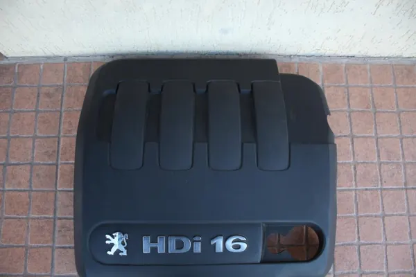 Peugeot Motorabdeckung OEM 9654079580 - Gebraucht image 3