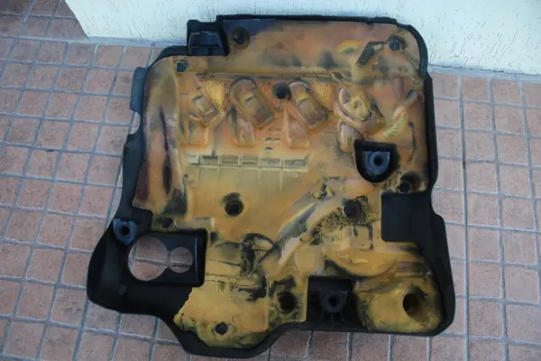 Peugeot Motorabdeckung OEM 9654079580 - Gebraucht image 4