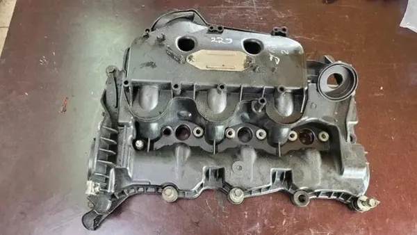 Jaguar Kipphebelabdeckung OEM 4S7Q9424LB - Gebraucht image 2
