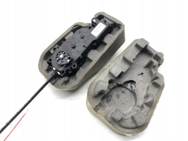 Tailgate Lock Actuator Mercedes S212 A2047500060 image 2