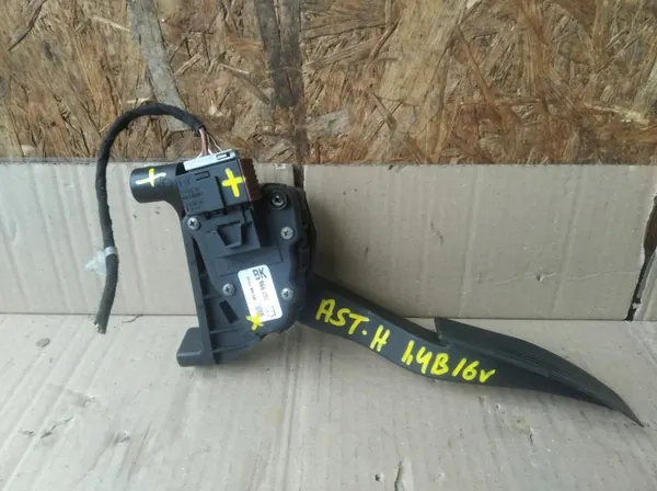 Gasreglagepotentiometer OEM 9157998 för Opel Astra III H image 2