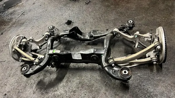 Audi Q5 Taka-akseli OEM 8MA505235K Käytetty image 3