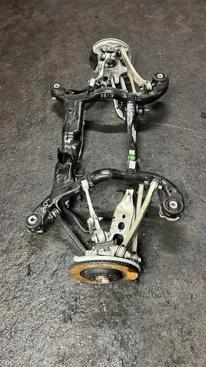 Audi Q5 Taka-akseli OEM 8MA505235K Käytetty image 5