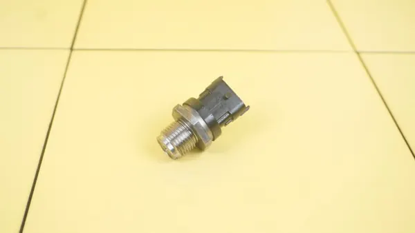 Sensor Presión Combustible OEM 0281002982 para Opel 2.0 CDTI image 2