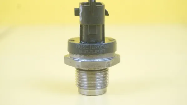 Sensor Presión Combustible OEM 0281002982 para Opel 2.0 CDTI image 3