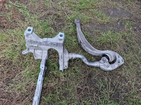Pastilhas de travão dianteiras OEM 1748511155 Bentley Bentayga image 7
