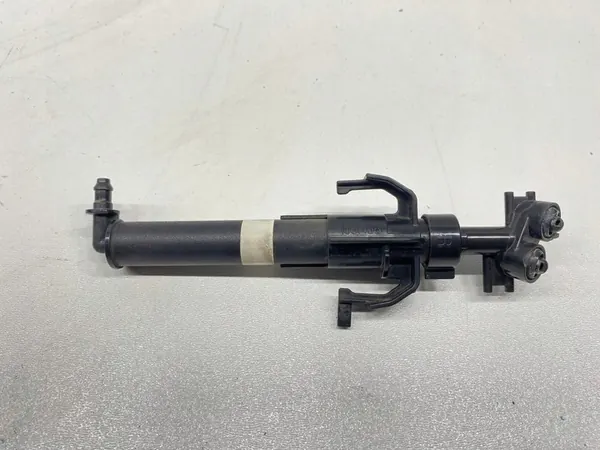 Rechter koplampwaspomp VW Passat B8 2014- image 3