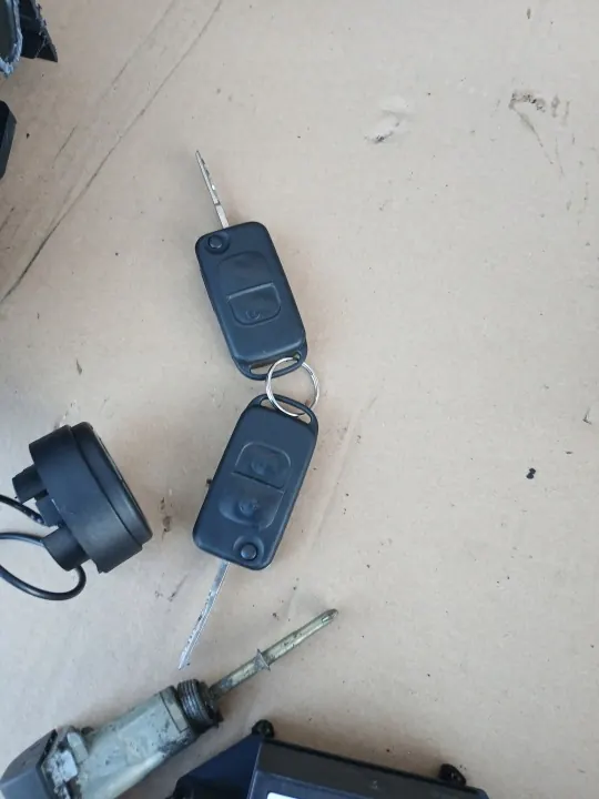 OEM STACYJKA WKŁADKI KLUCZYKI Zündschloss Mercedes W168 image 8