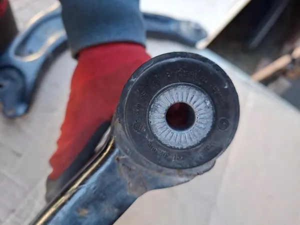 Braccio di Controllo Anteriore Destro VW Passat B8 2.0 TDI OEM image 3