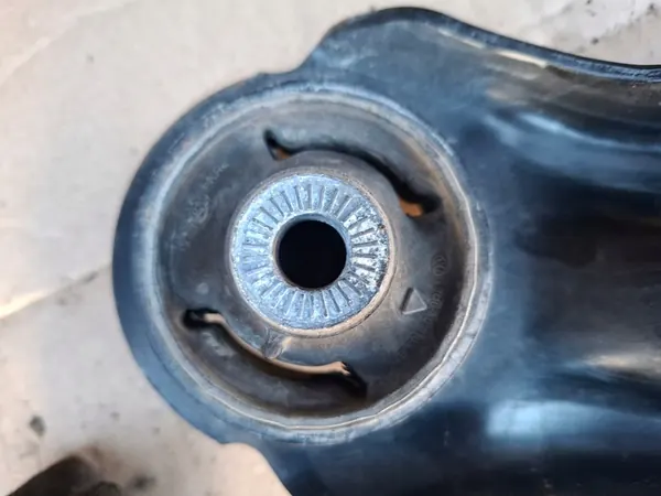 Braccio di Controllo Anteriore Destro VW Passat B8 2.0 TDI OEM image 5