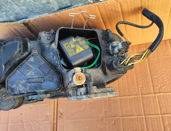 Xenon Oikea Ajovalo Skoda Superb B5 2001 image 3