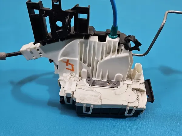 Vänster Baklås A2047302735 MERCEDES W176 4PIN image 5